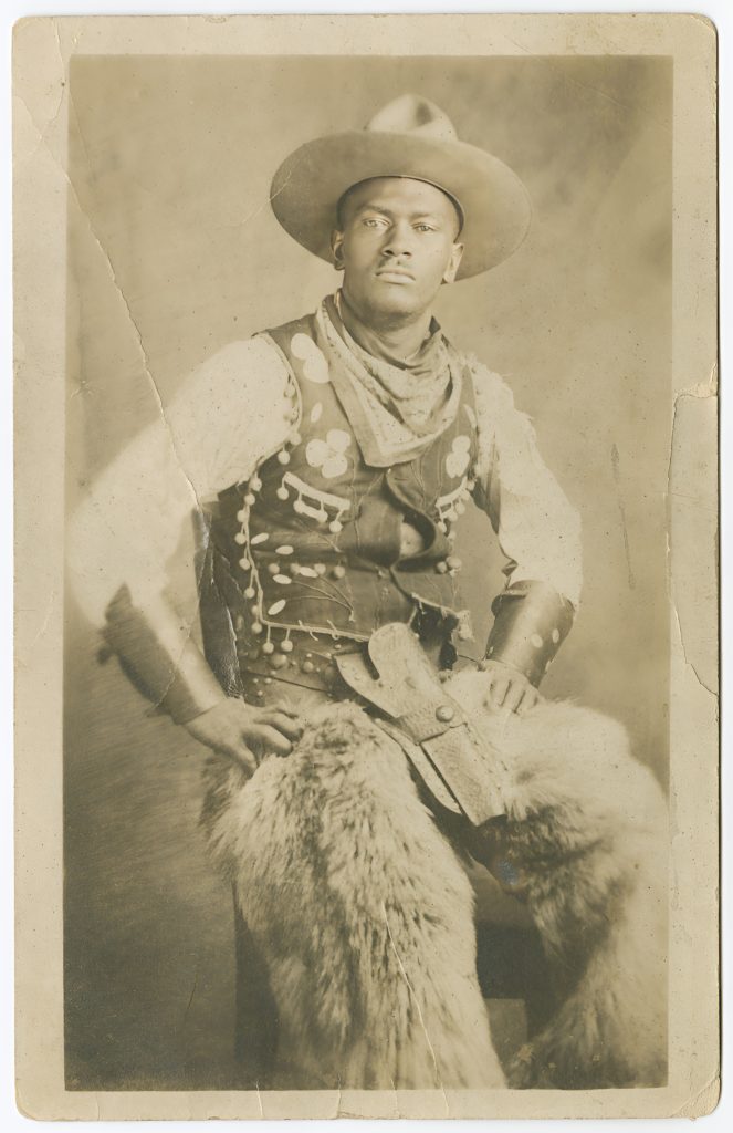 Photographic_postcard_portrait_of_an_early_20th_century_cowboy